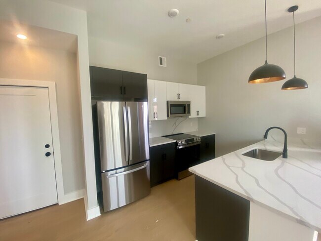 379 Somerville Ave, Unit 9 in Somerville, MA - Building Photo - Building Photo