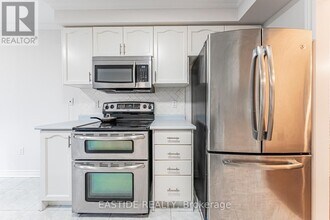 277 Stone Rd in Aurora, ON - Building Photo - Building Photo