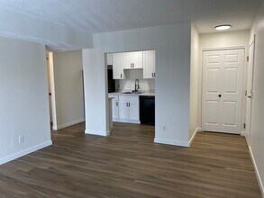 Overlook on 100 in Minneapolis, MN - Building Photo - Interior Photo