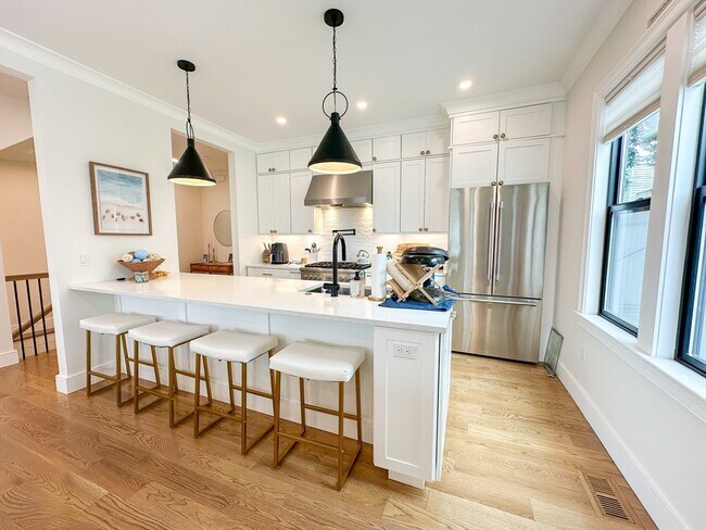property at 746 E 8th St