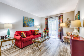 Oaks of Spring Valley in Altamonte Springs, FL - Building Photo - Interior Photo