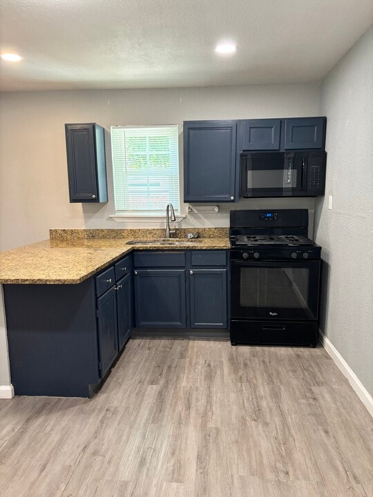 2225 W Olmos Dr in San Antonio, TX - Foto de edificio