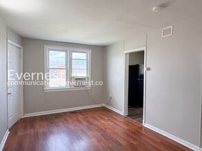 1049 E Patapsco Ave in Baltimore, MD - Building Photo - Building Photo