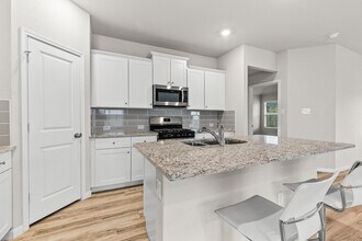 15011 Maskette Ave in San Antonio, TX - Building Photo - Building Photo