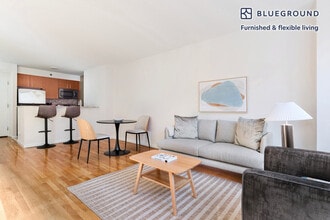 120 W 21st St in New York, NY - Building Photo - Building Photo