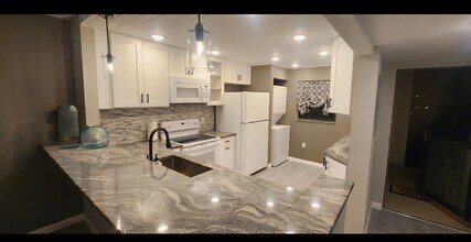 19531 Gulf Blvd, Unit Golden Shores Condo in Indian Shores, FL - Building Photo - Building Photo