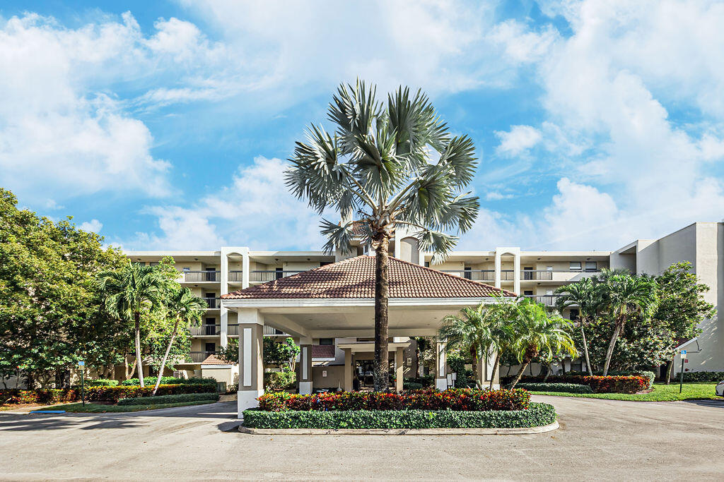 1915 Lavers Cir in Delray Beach, FL - Building Photo