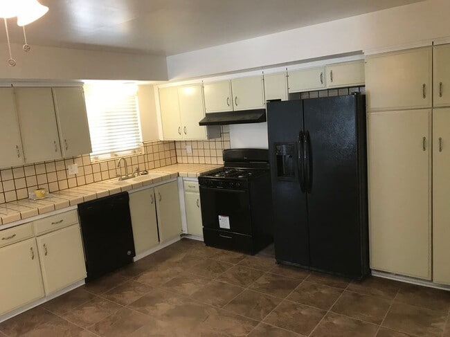 11221 Campbell Ave in Riverside, CA - Building Photo - Building Photo