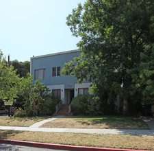 703 E Providencia Ave in Burbank, CA - Building Photo - Building Photo