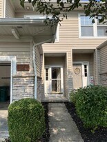 5825 Crescent Ridge Dr in Seven Hills, OH - Building Photo