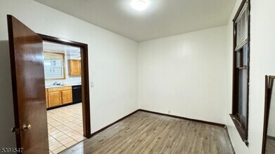 324 Court St in Elizabeth, NJ - Building Photo - Building Photo