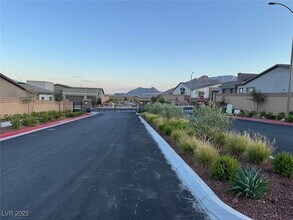 10851 Mila Lndg Ave in Las Vegas, NV - Foto de edificio - Building Photo