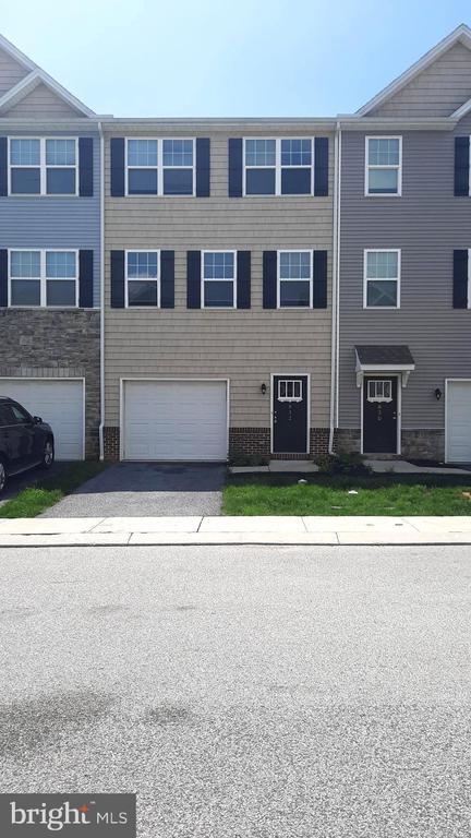 property at 832 Admiral's Quay Dr