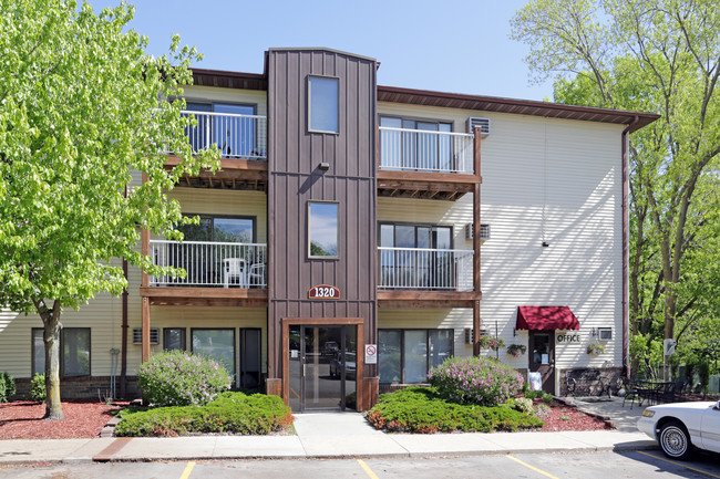 Gateway in Ames, IA - Foto de edificio - Building Photo