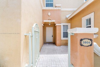8444 NW 141st Terrace in Hialeah, FL - Building Photo - Building Photo