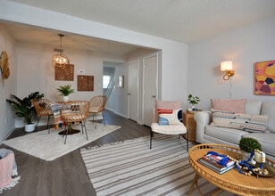 Trails End Apartments in Burlington, NC - Building Photo - Building Photo