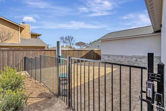 2201 Arbrook in Arlington, TX - Building Photo - Building Photo