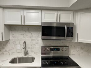 9008 N Swan Cir in Brentwood, MO - Foto de edificio - Building Photo