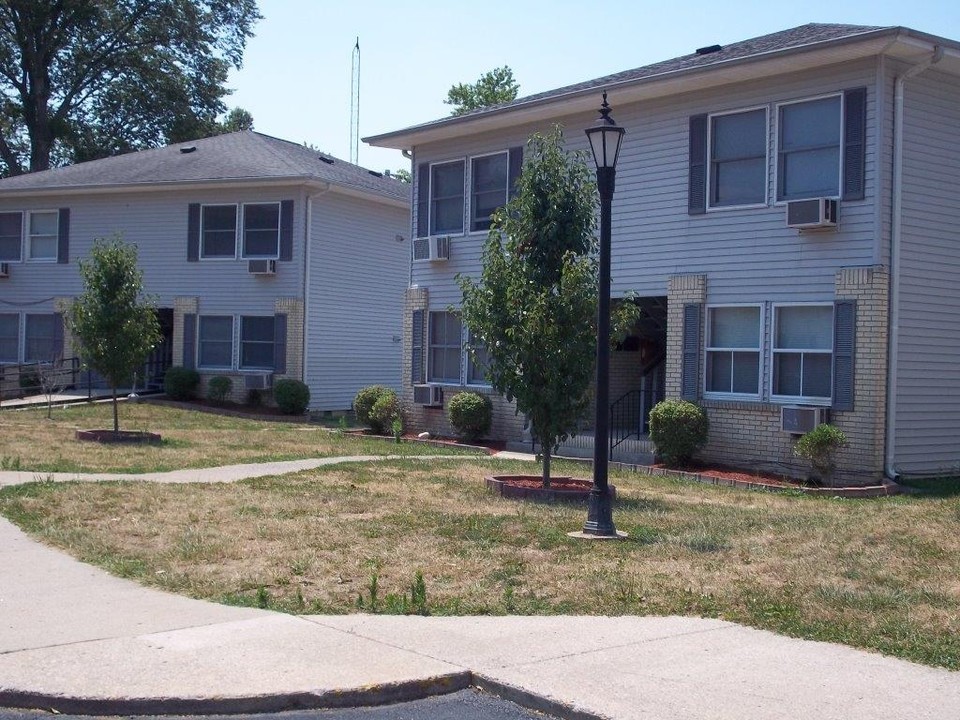 Carmi Village Apartments in Carmi, IL - Foto de edificio