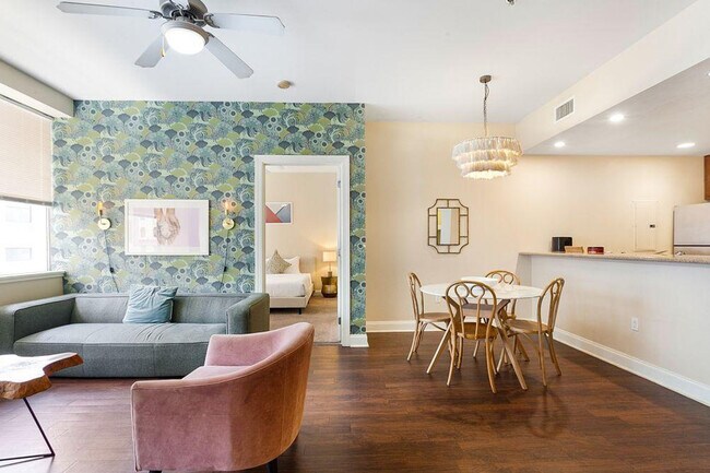 925 Common St in New Orleans, LA - Foto de edificio - Building Photo