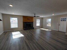 1718 Sanders Rd in Waynesville, MO - Building Photo