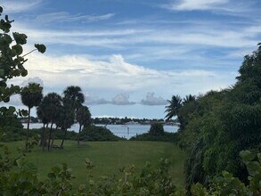 5820 N Flagler Dr in West Palm Beach, FL - Building Photo - Building Photo