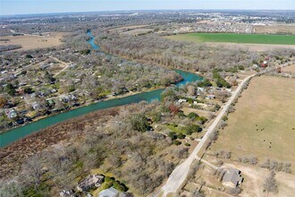 1012 Buerger Ln in Seguin, TX - Building Photo - Building Photo