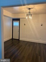 6714 Woolston Ave in Philadelphia, PA - Building Photo