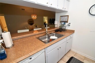 1712 Glenhouse Dr, Unit GL417 in Sarasota, FL - Building Photo - Building Photo