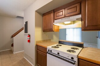 1021 Illinois St, Unit 1021 B Illinois St in Lawrence, KS - Building Photo - Building Photo