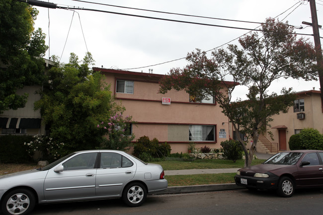 7412 Canby Ave in Reseda, CA - Building Photo - Building Photo