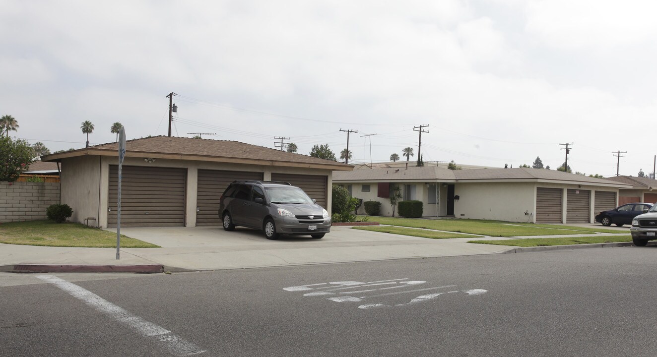 1739-1749 W Francis Dr in Anaheim, CA - Building Photo