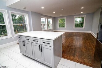 10 Codington Pl in Somerville, NJ - Building Photo - Building Photo