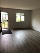 4235 Montgomery St, Unit B in Oakland, CA - Foto de edificio - Building Photo