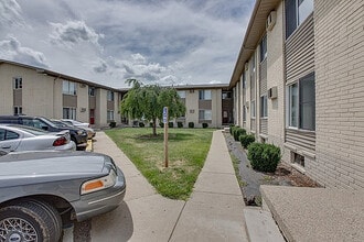 Poet Place Apartments in Riverview, MI - Building Photo - Building Photo