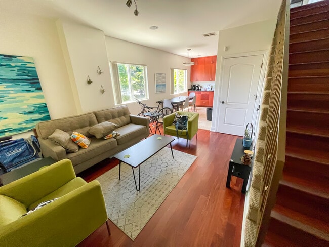 2027 Beloit Ave, Unit 107 in Los Angeles, CA - Building Photo - Building Photo