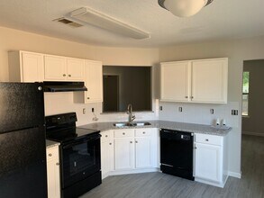 9238 Encino Village in San Antonio, TX - Building Photo - Building Photo