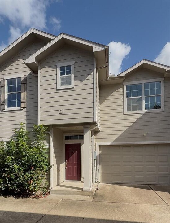 1903 Fletcher St in Houston, TX - Building Photo