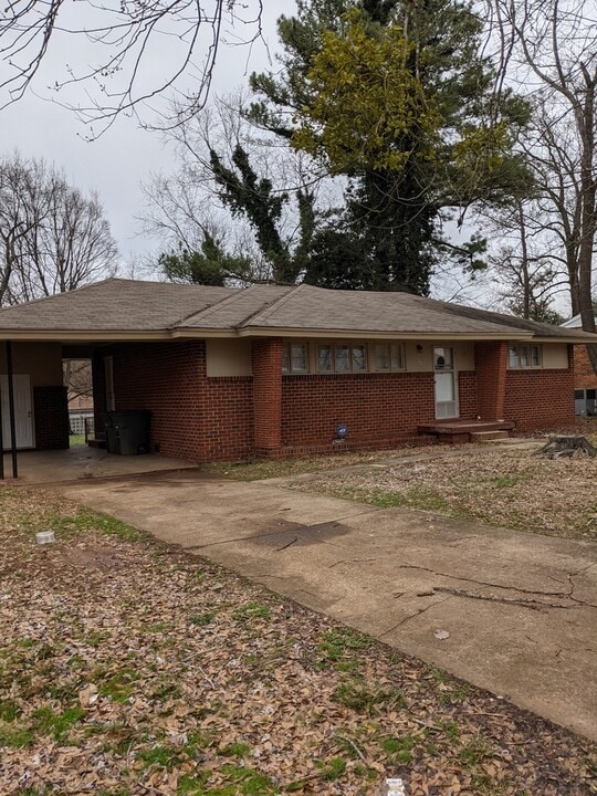 3706 Lakewood Dr NW in Huntsville, AL - Building Photo