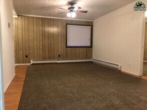 1021 Dogwood St in Fairbanks, AK - Building Photo - Building Photo