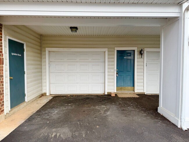 810 Beverley Dr in Charlottesville, VA - Building Photo - Building Photo