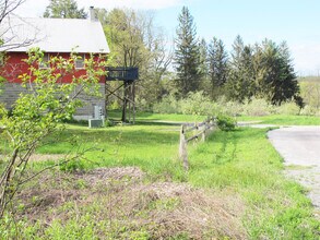 130 US-4, Unit Apt 2 in Schuylerville, NY - Foto de edificio - Building Photo