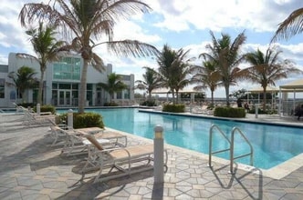 300 S Australian Ave in West Palm Beach, FL - Foto de edificio - Building Photo