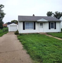 2304 Van Buren St in Bellevue, NE - Building Photo