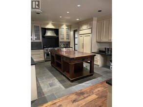 7589 Curtis St in Burnaby, BC - Building Photo - Building Photo