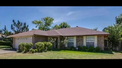 6824 Loma Vista Dr in Fort Worth, TX - Building Photo - Building Photo