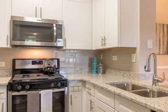 Woodlake in Gurnee, IL - Building Photo - Building Photo
