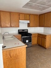 14535 Oregon Trail in Victorville, CA - Building Photo - Building Photo