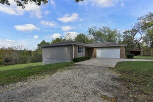 1791 Fruit Farm Rd in Hollister, MO - Building Photo