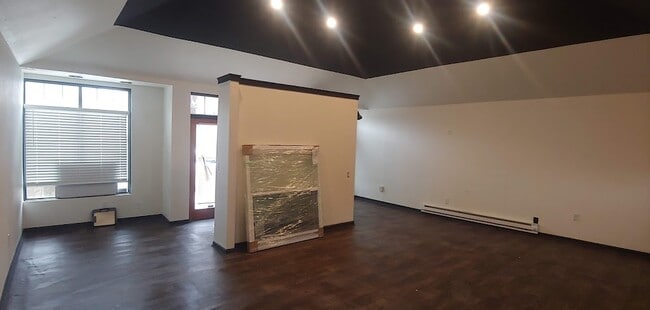 5723 W North Ave in Milwaukee, WI - Building Photo - Building Photo